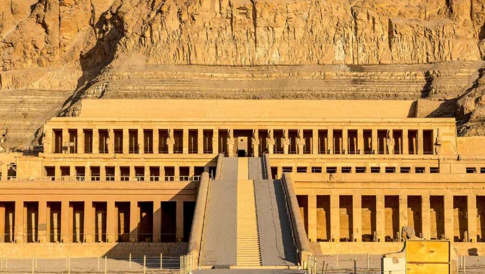 Luxor day tours, Luxor private tours, Luxor temple tours, karnak temple tours, Valley of the kings tours, Hatshepsut temple tours