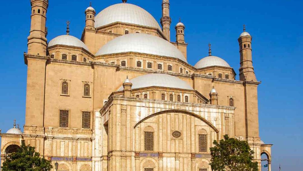 "cairo attractions, pyramids of giza, egyptian museum cairo, cairo day trips, cairo old town, cairo souq, mohamed ali mosque cairo, ben ezra synagogue cairo, gayer anderson museum cairo, "attractions in cairo egypt, attractions in cairo"